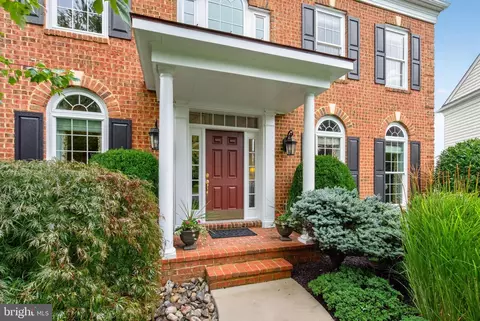 Exterior - 8248 Native Violet Dr, Lorton, VA 22079 photo 6 of 12