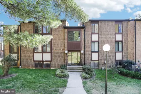 9731 Kings Crown Ct #1, Fairfax, VA 22031