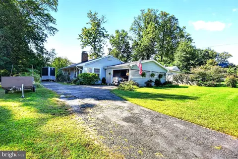 7123 Alger Rd, Falls Church, VA 22042