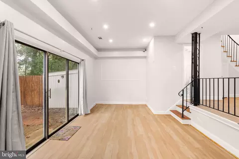Living - 8210 Tory Rd #139, Springfield, VA 22152 photo 3 of 4