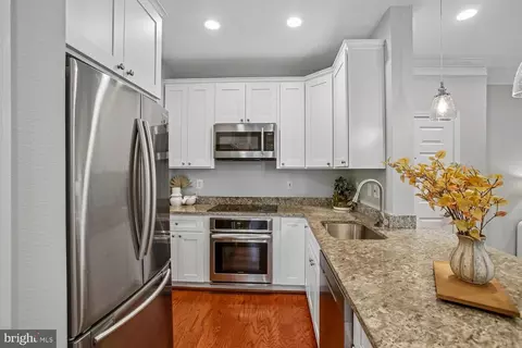 Kitchen - 1571 Spring Gate Dr #6106, Mclean, VA 22102 photo 2 of 3