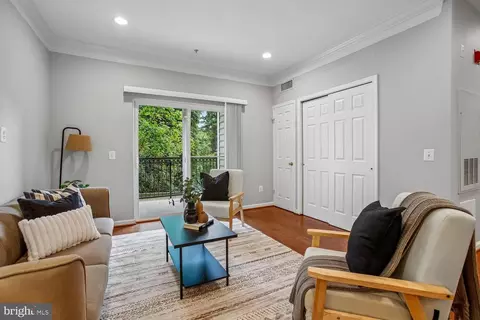 Living - 1571 Spring Gate Dr #6106, Mclean, VA 22102 photo 1 of 2