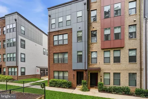 12138 Loblolly Dr #30, Fairfax, VA 22033