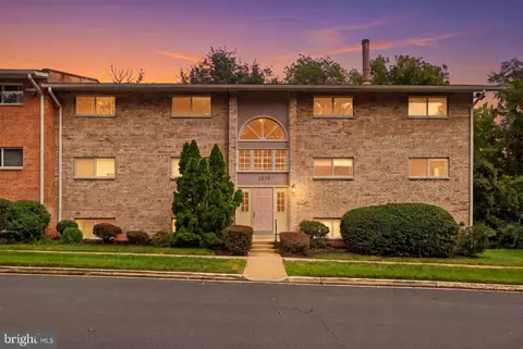 2839 Kalmia Lee Ct #101, Falls Church, VA 22042