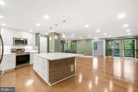 5903 Mount Eagle Dr #304, Alexandria, VA 22303