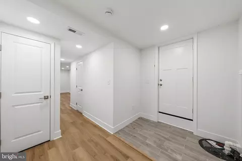 Entry Way - 6932 Chestnut Ave, Falls Church, VA 22042 photo 6 of 7