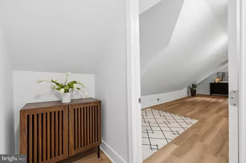 Entry Way - 6932 Chestnut Ave, Falls Church, VA 22042 photo 3 of 7