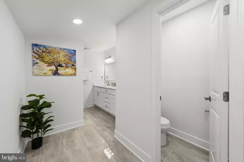 Entry Way - 6932 Chestnut Ave, Falls Church, VA 22042 photo 4 of 7
