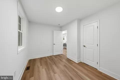 Entry Way - 6932 Chestnut Ave, Falls Church, VA 22042 photo 2 of 7