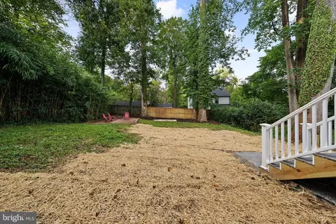 Exterior - 6932 Chestnut Ave, Falls Church, VA 22042 photo 3 of 5