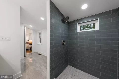 Entry Way - 6932 Chestnut Ave, Falls Church, VA 22042 photo 5 of 7