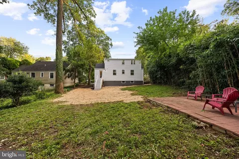 Exterior - 6932 Chestnut Ave, Falls Church, VA 22042 photo 4 of 5