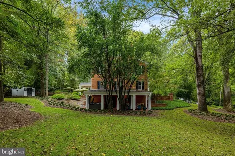 Exterior - 10015 Saddle Rd, Vienna, VA 22181 photo 17 of 25