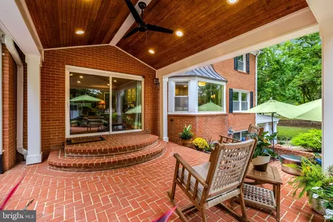 Exterior - 10015 Saddle Rd, Vienna, VA 22181 photo 8 of 25
