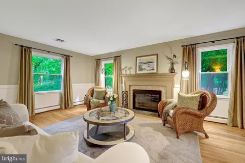 Living - 10015 Saddle Rd, Vienna, VA 22181 photo 3 of 6