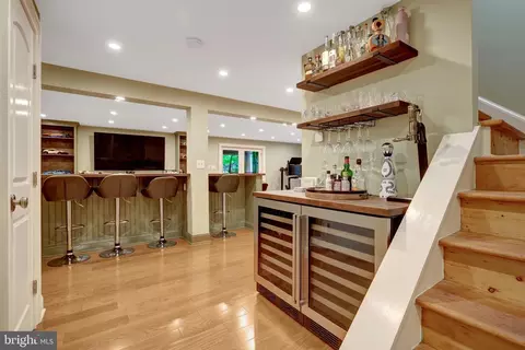 Entry Way - 10015 Saddle Rd, Vienna, VA 22181 photo 6 of 9