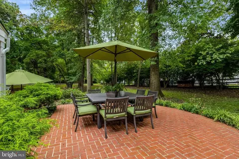 Exterior - 10015 Saddle Rd, Vienna, VA 22181 photo 11 of 25
