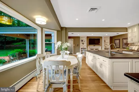 Kitchen - 10015 Saddle Rd, Vienna, VA 22181 photo 7 of 7