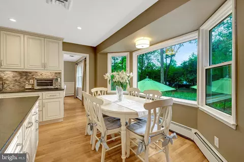 Dining - 10015 Saddle Rd, Vienna, VA 22181 photo 4 of 6