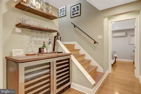 Entry Way - 10015 Saddle Rd, Vienna, VA 22181 photo 7 of 9