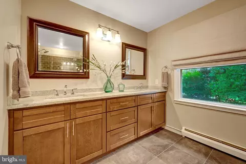 Bath - 10015 Saddle Rd, Vienna, VA 22181 photo 4 of 6