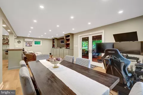 Dining - 10015 Saddle Rd, Vienna, VA 22181 photo 6 of 6