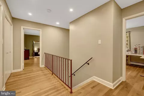 Entry Way - 10015 Saddle Rd, Vienna, VA 22181 photo 5 of 9
