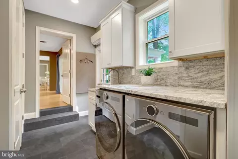 Other - 10015 Saddle Rd, Vienna, VA 22181 photo 10 of 23