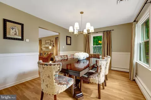 Dining - 10015 Saddle Rd, Vienna, VA 22181 photo 2 of 6
