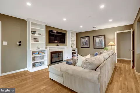 Living - 10015 Saddle Rd, Vienna, VA 22181 photo 4 of 6