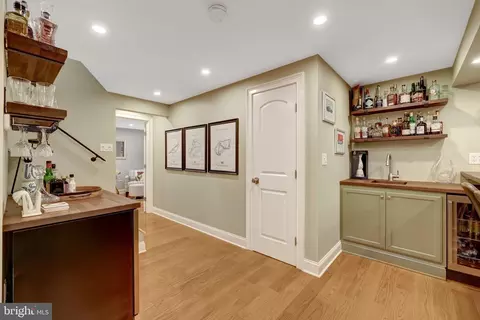 Entry Way - 10015 Saddle Rd, Vienna, VA 22181 photo 8 of 9