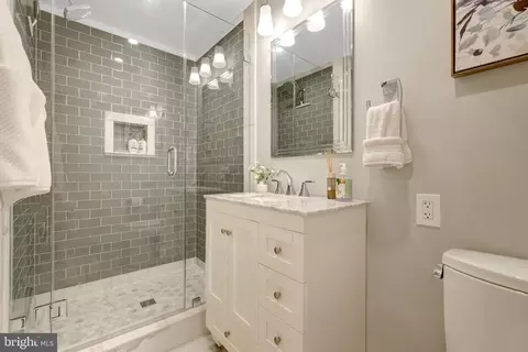 Bath - 10015 Saddle Rd, Vienna, VA 22181 photo 6 of 6