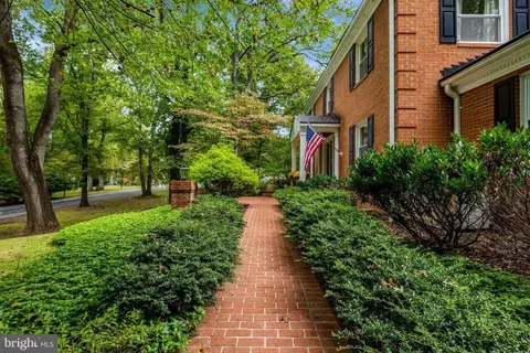 Other - 10015 Saddle Rd, Vienna, VA 22181 photo 1 of 23