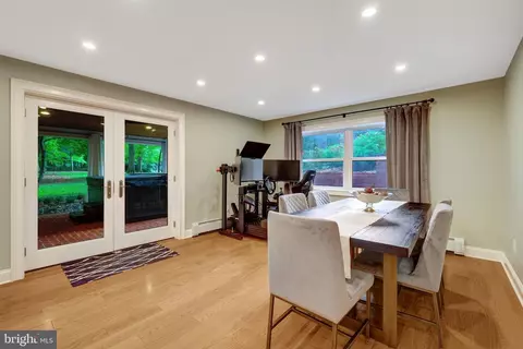 Dining - 10015 Saddle Rd, Vienna, VA 22181 photo 5 of 6