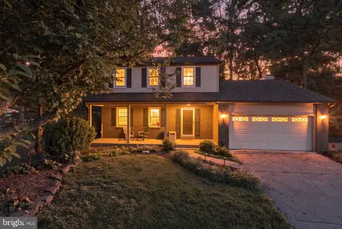5700 Harrison House Ct, Centreville, VA 20120