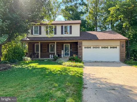 5700 Harrison House Ct, Centreville, VA 20120