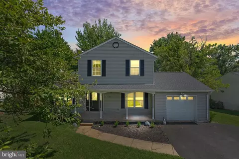 1465 Kingstream Dr, Herndon, VA 20170