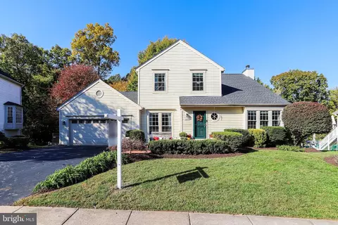 13819 Lowry Dr, Chantilly, VA 20151