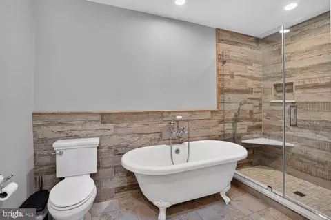 Bath - 2003 Upper Lake Dr, Reston, VA 20191 photo 3 of 5