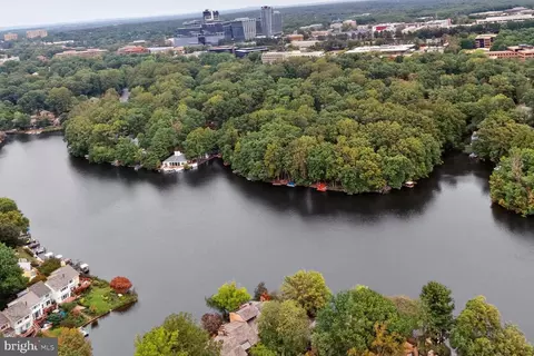 View/Area - 2003 Upper Lake Dr, Reston, VA 20191 photo 3 of 7