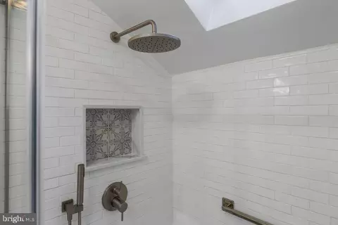 Bath - 2003 Upper Lake Dr, Reston, VA 20191 photo 6 of 8