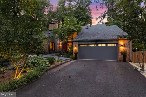 Exterior - 2003 Upper Lake Dr, Reston, VA 20191 photo 12 of 18