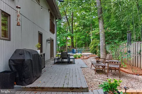 Exterior - 2003 Upper Lake Dr, Reston, VA 20191 photo 4 of 11