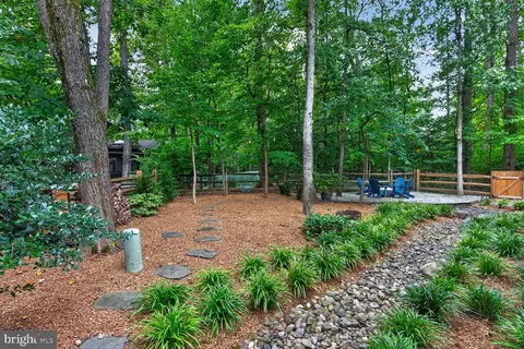 Exterior - 2003 Upper Lake Dr, Reston, VA 20191 photo 8 of 11
