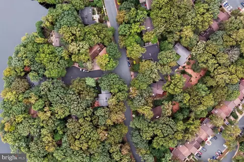 View/Area - 2003 Upper Lake Dr, Reston, VA 20191 photo 7 of 7