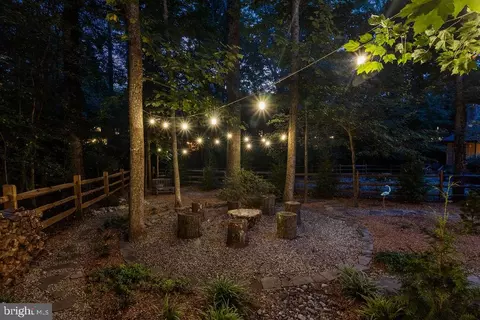 Exterior - 2003 Upper Lake Dr, Reston, VA 20191 photo 15 of 18
