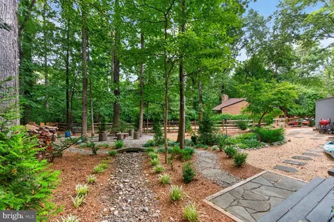 Exterior - 2003 Upper Lake Dr, Reston, VA 20191 photo 5 of 11