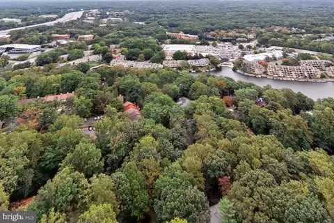 View/Area - 2003 Upper Lake Dr, Reston, VA 20191 photo 4 of 7