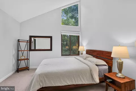 Bedroom - 2003 Upper Lake Dr, Reston, VA 20191 photo 4 of 5