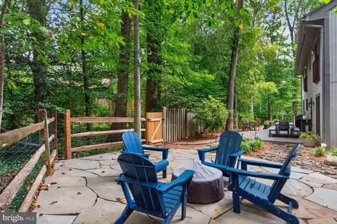 Exterior - 2003 Upper Lake Dr, Reston, VA 20191 photo 7 of 11